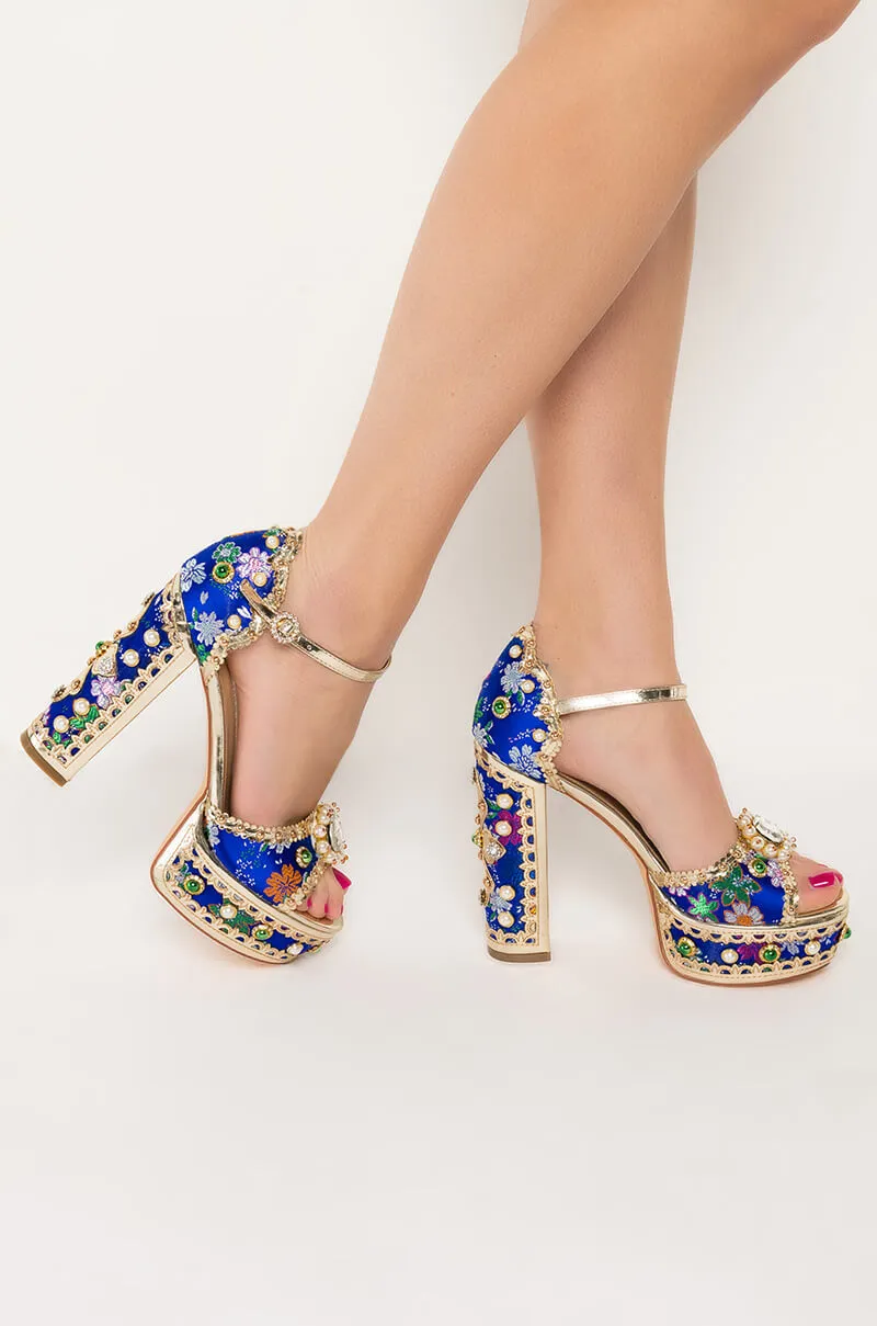 AZALEA WANG AIM FOR THE EYES CHUNKY HEEL SANDAL IN BLUE