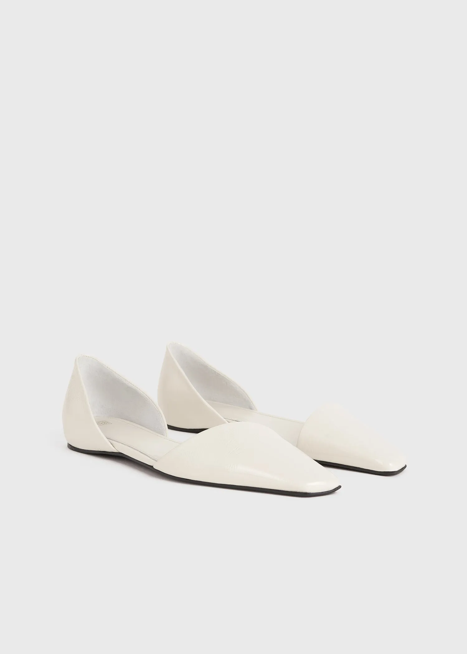 The Asymmetric D'Orsay Flat snow